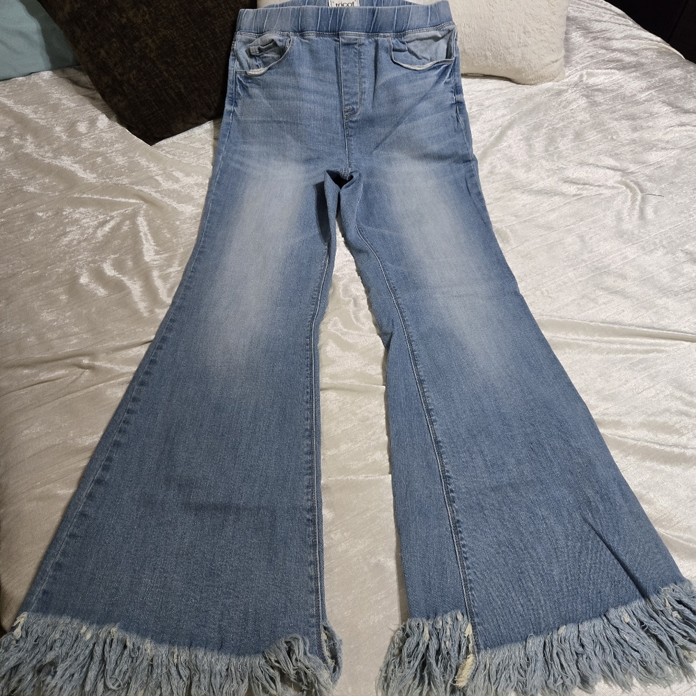 Stylish Blue Frayed Hem Women Jeans By Tricot..NWOT Size 1 XL
